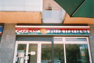 Local de la pizzeria Ciccio Pizza que va estar ubicada a l'avinguda del mar de Gav&agrave; Mar fins que va ser tancada per sent&egrave;ncia judicial
